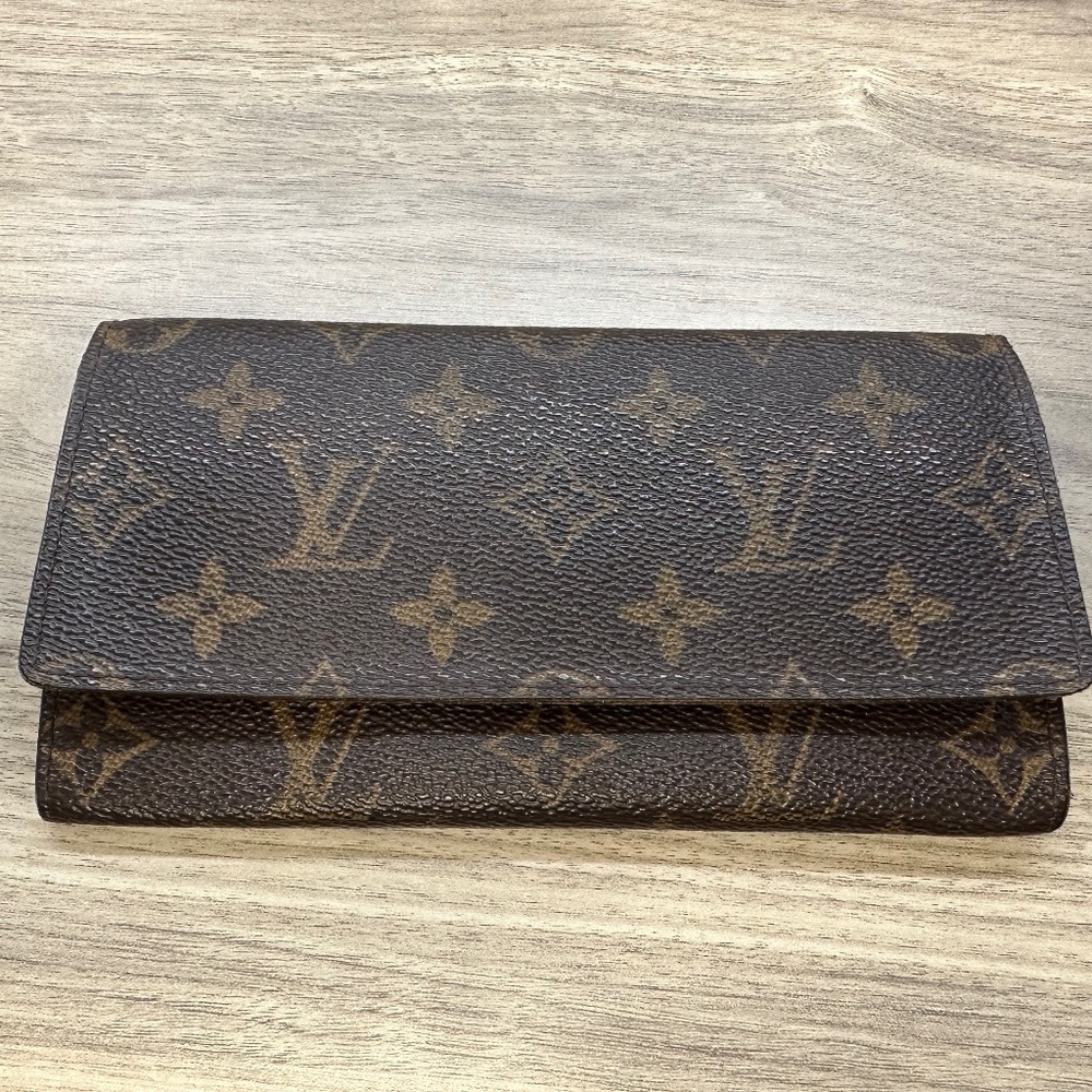 Authentic Louis Vuitton wallet in monogram canvas